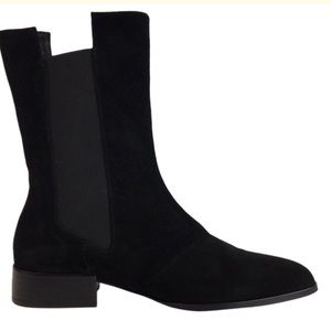 New Andre assouse designing women’s boots $575